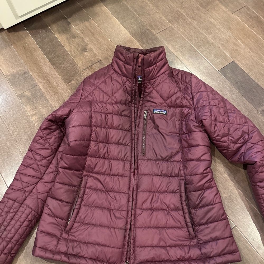 Womens L Patagonia puff jacket